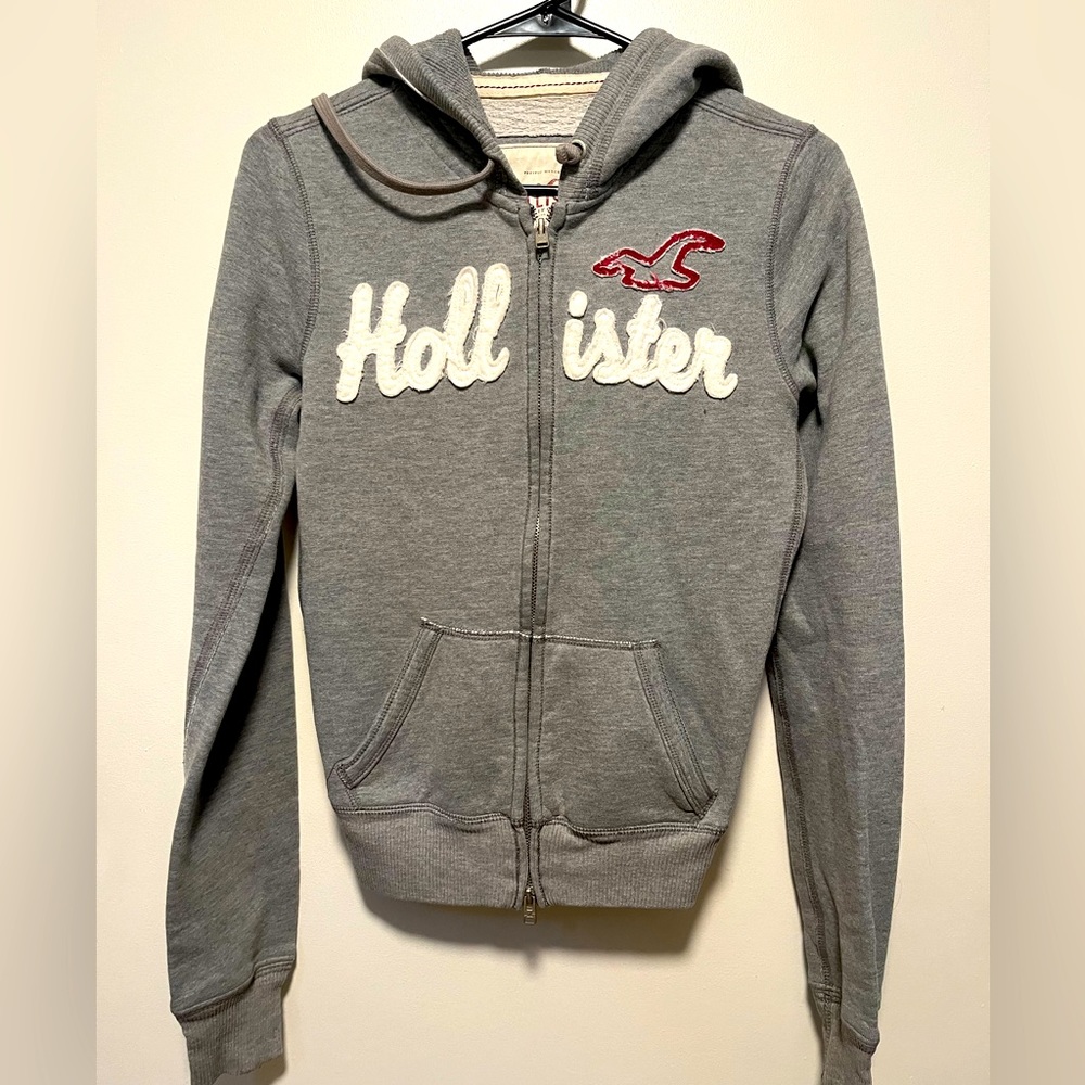 Hollister junior’s sweatshirt